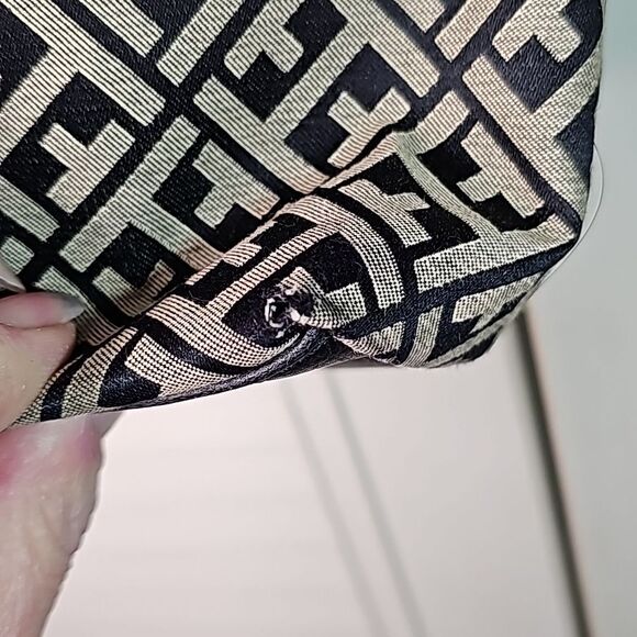 Tote Bag by Tommy Hilfiger Signature Print Black Beige with Goldtone Hardware - Picture 6 of 12